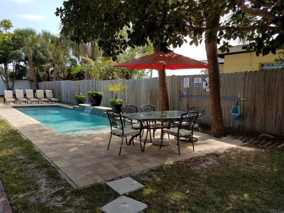 Bahamian Cottage - Heated Pool Walk To The Beach Cocoa Beach Exterior photo